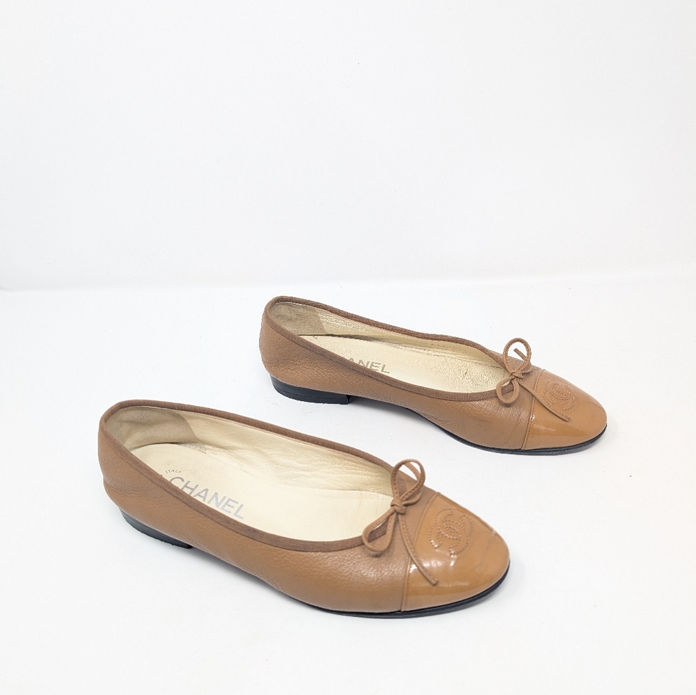 Chanel Tan Brown CC Leather Cap Toe Ballet Flats Ballerinas Size 38 - Picture 2 of 12